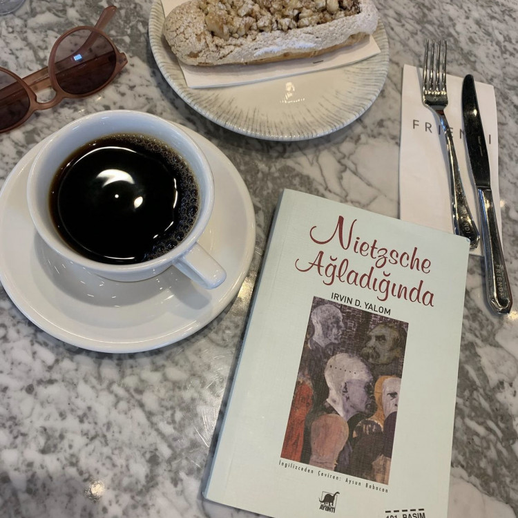 Nietzsche Ağlarsa