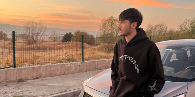 Oguz Swax: Müzik ve Yazılımı Birleştiren Genç Yetenek Dijital Dünyada Dikkat Çek