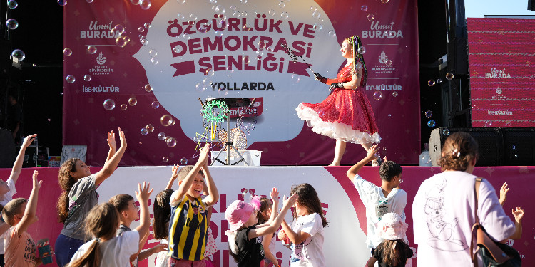 “ÖZGÜRLÜK ve DEMOKRASİ ŞENLİĞİ” HEM MEYDANLARDA HEM YOLLARDA