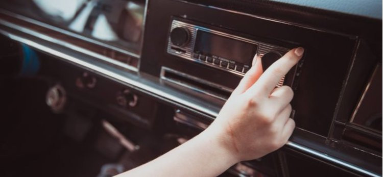 Radyoda Çalınca Hatırlanan Eski Güzel Şarkılar