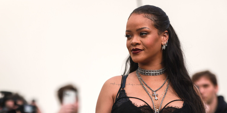 Rihanna, 6 yıl aradan sonra ilk şarkısını dinleyicileriyle paylaştı.