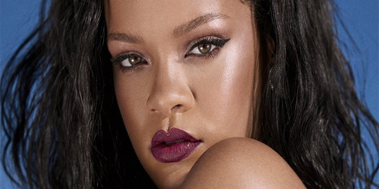 Rihanna'nın Kıyafetlerinden Video Kliplerini Bulabilir Misin