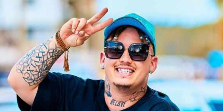 Sahnede Fenalaşan 28 Yaşındaki Güney Afrikalı Rapçi Hayatını Kaybetti