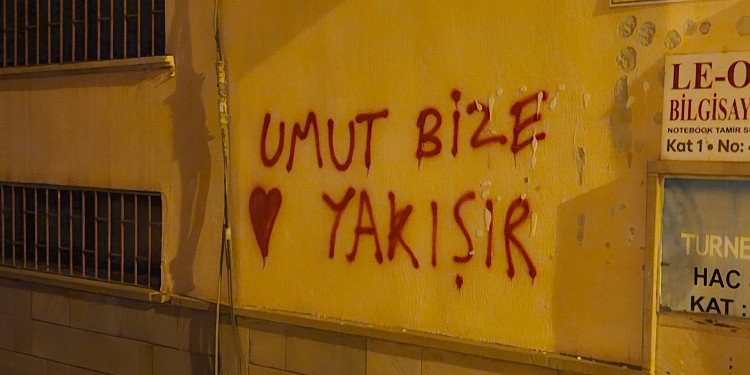 Sahnenin ardındakiler