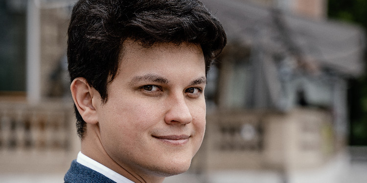 ŞEF SHOKHAKIMOV VE VİRTÜÖZ KEMANCI ROUSSEV LEYLA GENCER SANAT MERKEZİ’NDE!