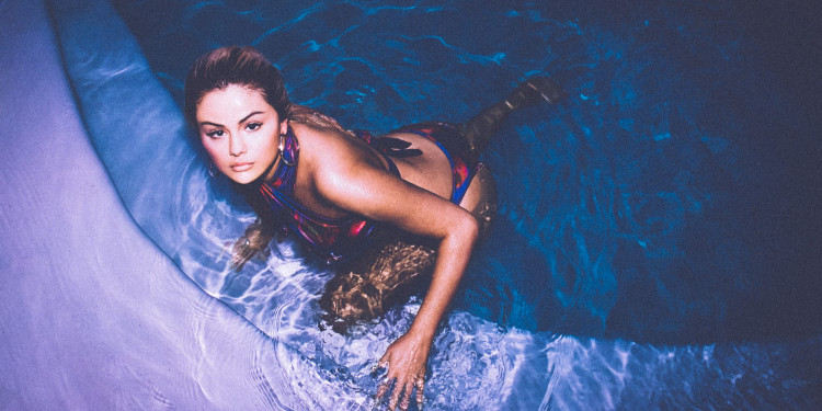 Selena Gomez Ve La' Mariette'den Eğlenceli Mayo-Bikini İş Birliği!