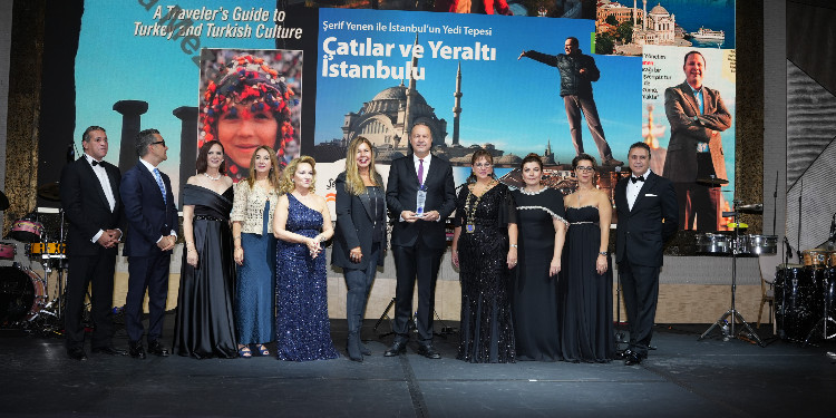 ŞERİF YENEN “YILIN TURİST REHBERİ VE EN İYİ TURİZM YAYINI” ÖDÜLÜ ALDI