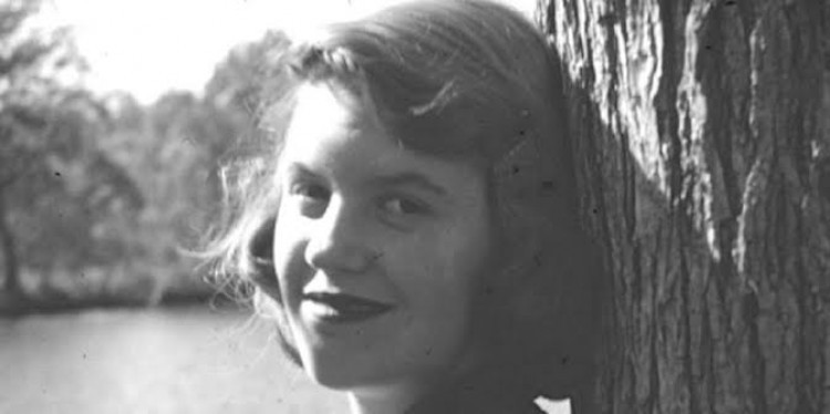 Sırça Fanusun İçinde Bir Kadın: Sylvia Plath