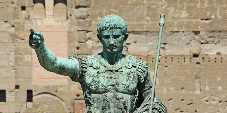 Tarihsel Roman Türünün Zirvelerinden Biri: Augustus - John Williams