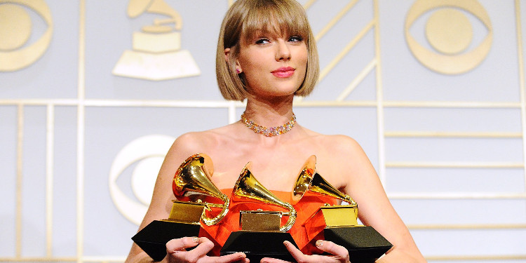 Taylor Swift, David O. Russell'ın Yıldızlarla Dolu Filminin Kadrosuna Katıldı
