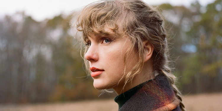 Taylor Swift, "evermore" Albümünü Genişletilmiş Versiyonuyla Yeniden Paylaştı