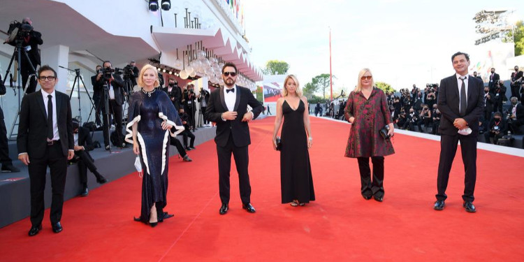 Venedik Film Festivali Kırmızı Halı Stilleri