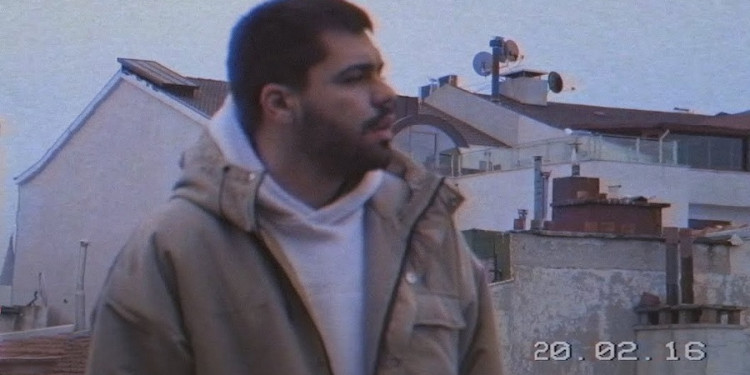 Yangınlı Şiirlerin Romantik Başkaldırısı: Emir Can İğrek İle Röportaj